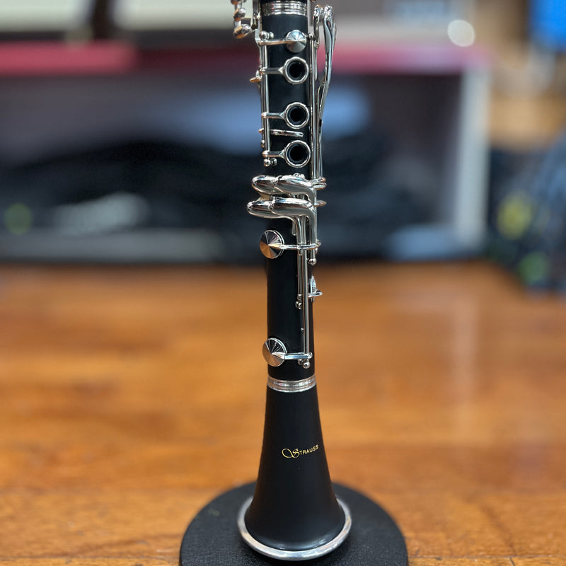 USED Strauss 6300 Series Bb Student Clarinet Outfit, Serial # SL033023S010