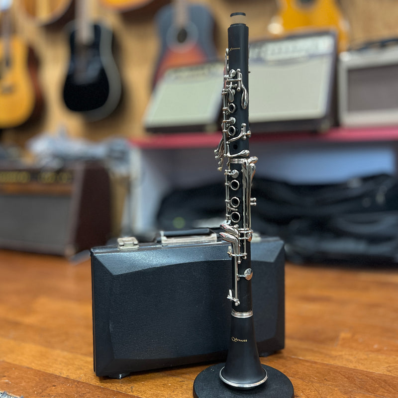 USED Strauss 6300 Student Clarinet Outfit - ST052017058