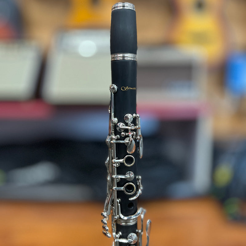 USED Strauss 6300 Series Bb Student Clarinet Outfit, Serial # SL033023S010