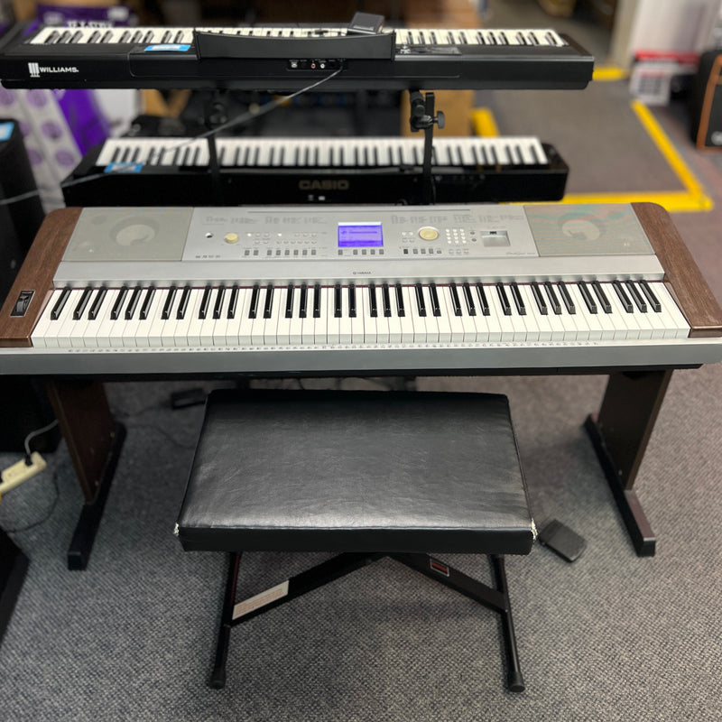 USED AS IS Yamaha DGX640 88 Key Portable Keyboard - Display died W/console stand