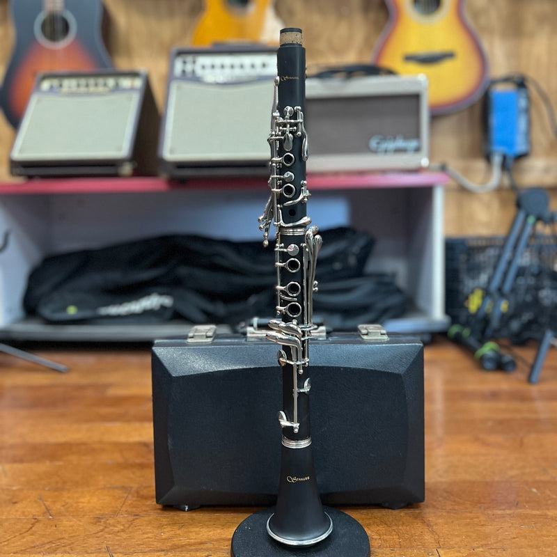 USED Strauss 6300 Student Clarinet Outfit - ST052017058