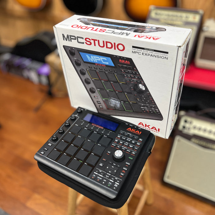USED Akai MPC Studio USB MIDI Pad Controller w/ Travel Bag