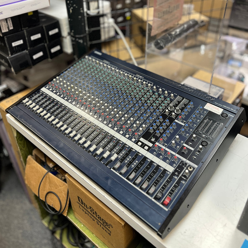 USED Yamaha MG 24/14fx Analog Mixing Board