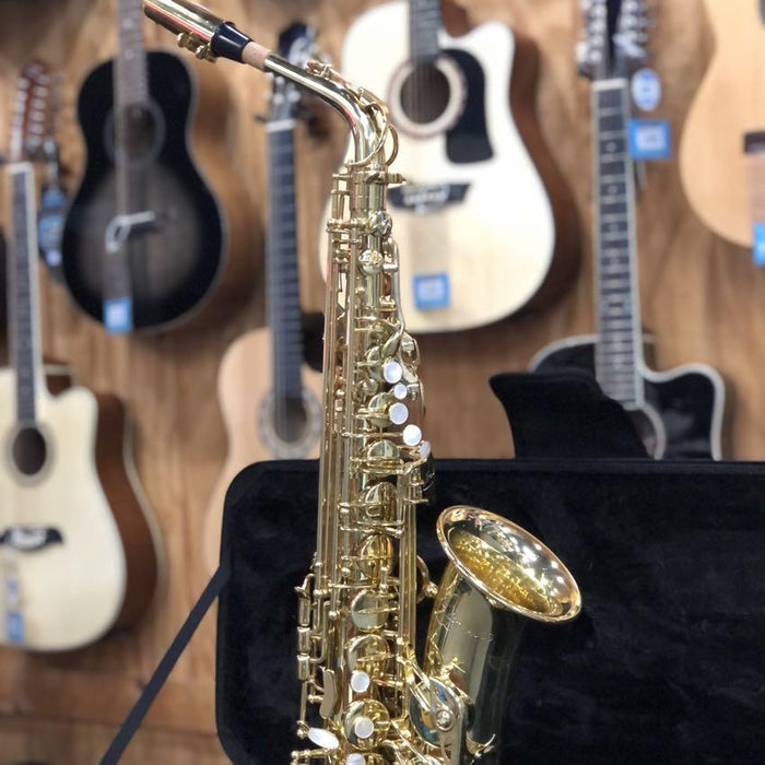 Strauss "Super 70" Intermediate Alto Saxophone Outfit