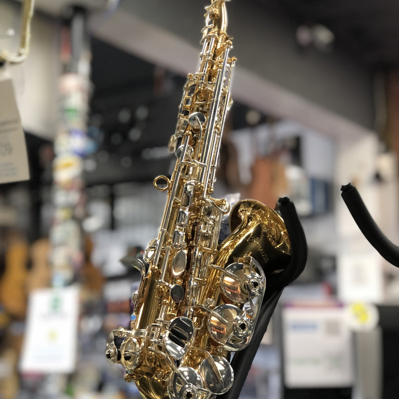 Strauss "Super 70" Intermediate Curved Soprano Saxophone Outfit
